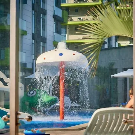 Waterfront Premier Promenada Heated Pool Prima Linie
